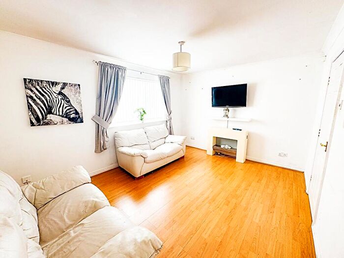 2 Bedroom Apartment For Sale In Limekiln Court, Wallsend, NE28