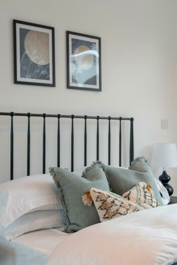 1 Bedroom Apartment To Rent In Syward Place, - Pycroft Road, Chertsey, KT16