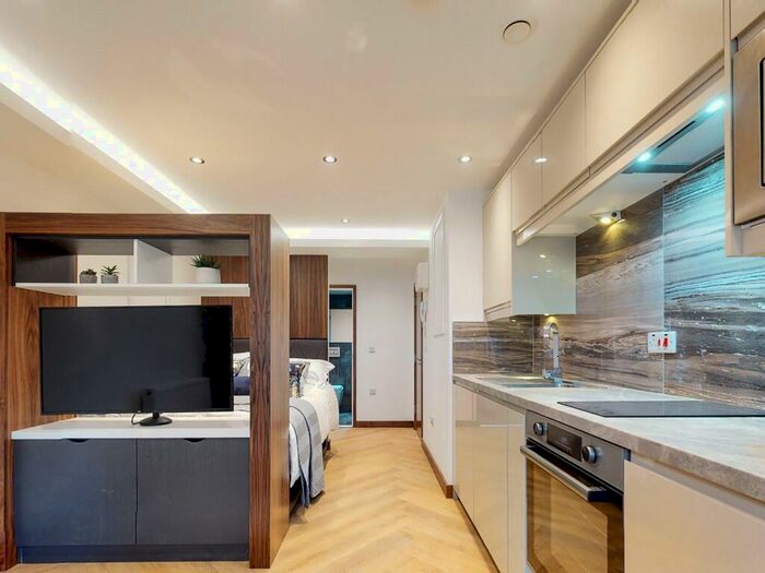Apartment To Rent In Apt, Live Oasis Piccadilly #, M1