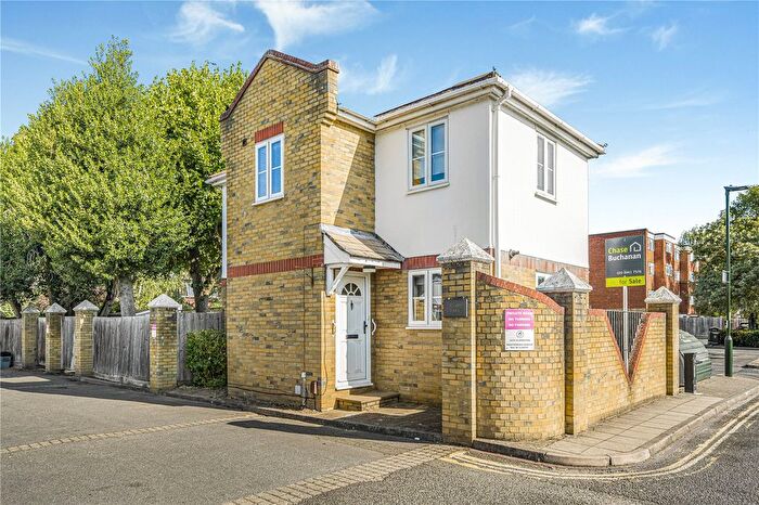 2 Bedroom Detached House For Sale In Radcliffe Mews, Hampton Hill, TW12