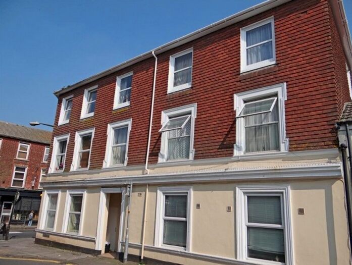 2 Bedroom Flat To Rent In Dews Road, Salisbury, SP2