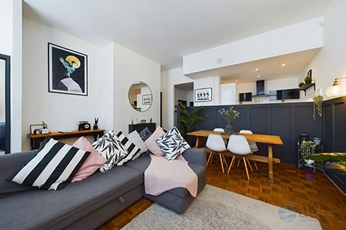 2 Bedroom Flat To Rent In Cornwallis Street, City Centre, L1