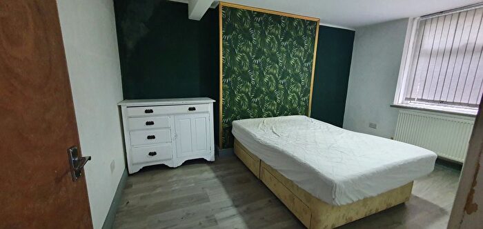 2 Bedroom Flat To Rent In Keighley Road, Bradford, BD8