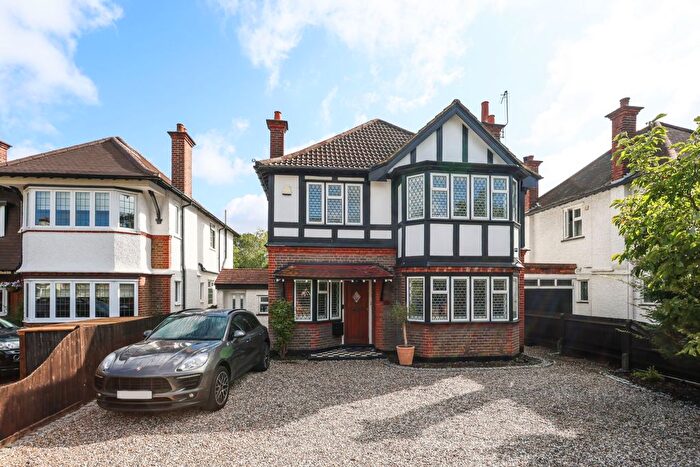4 Bedroom Detached House To Rent In Hersham Road, Walton-On-Thames, Surrey, KT12