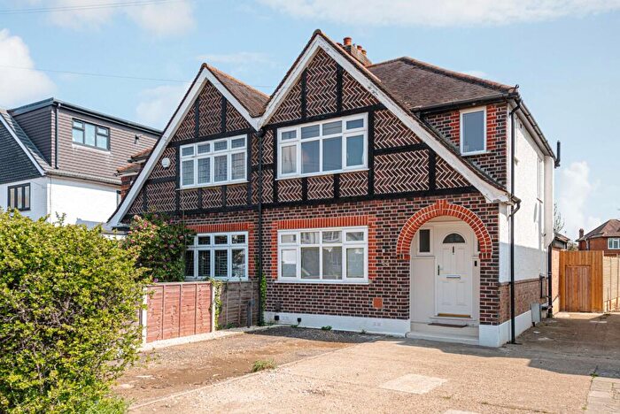 3 Bedroom Semi-Detached House For Sale In Esher Road, East Molesey, KT8