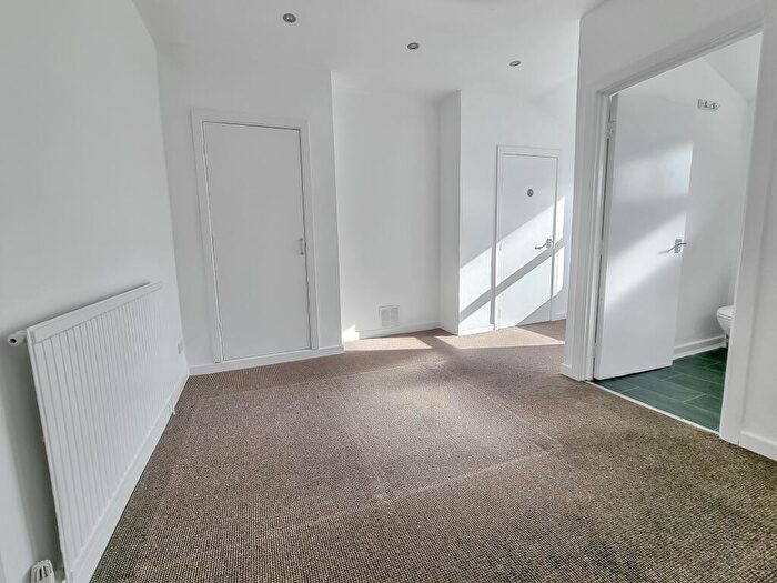 1 Bedroom Flat To Rent In Ely Road, Cardiff, CF5