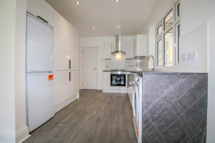 4 Bedroom Semi-Detached House To Rent In Shaftesbury Avenue, Kenton, Harrow, HA3