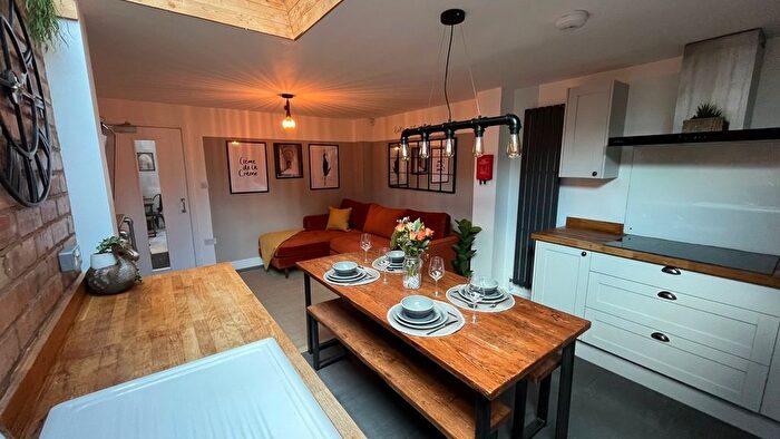 6 Bedroom Semi-Detached House To Rent In Harold Road, Birmingham, B16