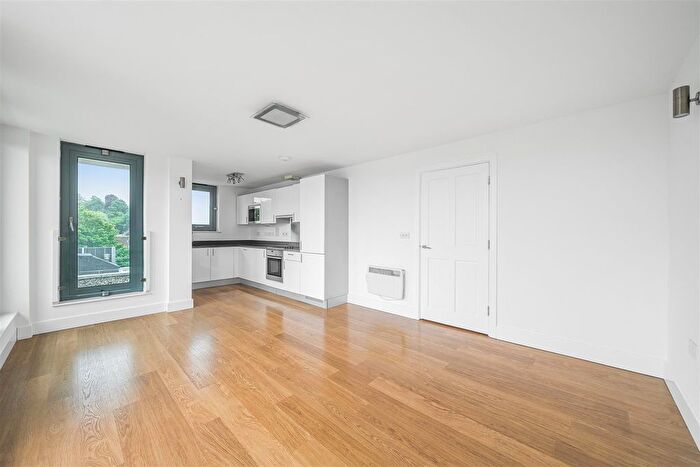 1 Bedroom Flat To Rent In Whytecliffe Road South, Purley, CR8