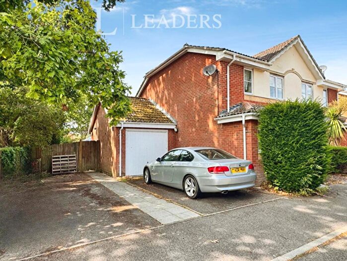 3 Bedroom House For Sale In Wagtail Road, Horndean, PO8