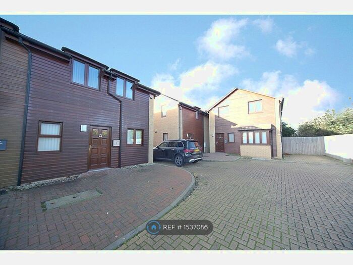 3 Bedroom Semi-Detached House To Rent In Witham Court, Bletchley, Milton Keynes, MK3