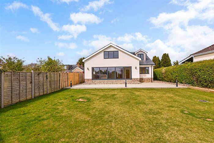 4 Bedroom Detached House For Sale In Chalk Hill Road, Catherington, PO8