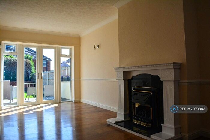 3 Bedroom Semi-Detached House To Rent In Queensthorpe Close, Leeds, LS13