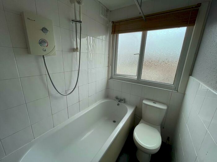 1 Bedroom Flat To Rent In Holdenhurst Road, Bournemouth, BH8