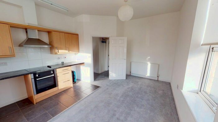 2 Bedroom Flat To Rent In Flat, Spring Bank, Hull, HU3