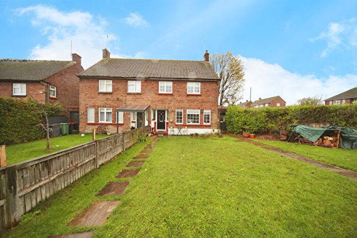 3 Bedroom Semi Detached House For Sale In Maidenbower Avenue, Dunstable, LU6