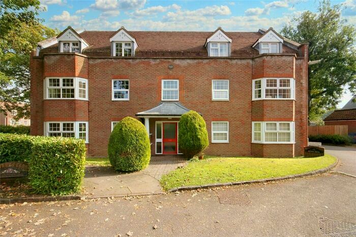 2 Bedroom Apartment To Rent In York Mews, Alton, Hampshire, GU34