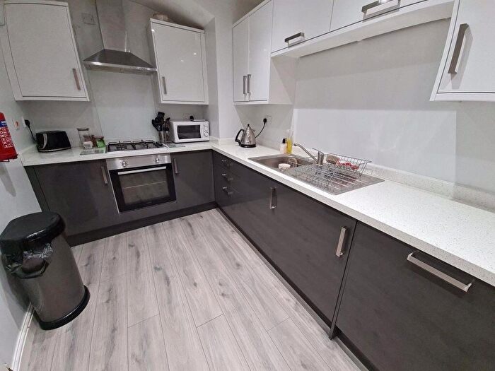 2 Bedroom Semi Detached House To Rent In Cedarville Gardens, London, SW16