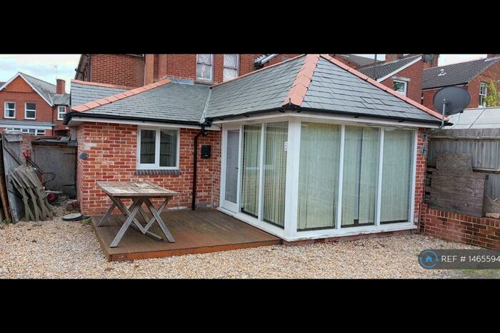 2 Bedroom Maisonette To Rent In Queens Road, Basingstoke, RG21