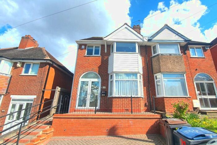 3 Bedroom Semi-Detached House To Rent In Bell Hill, Northfield, Birmingham, B31