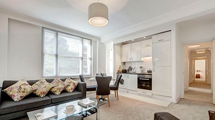 2 Bedroom Flat To Rent In Hill Street, Mayfair, London, W1J