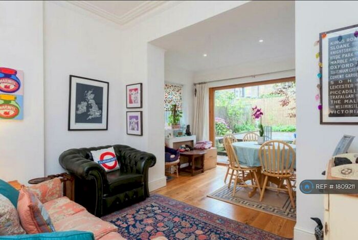 2 Bedroom Flat To Rent In Cavendish Rd, London, SW12