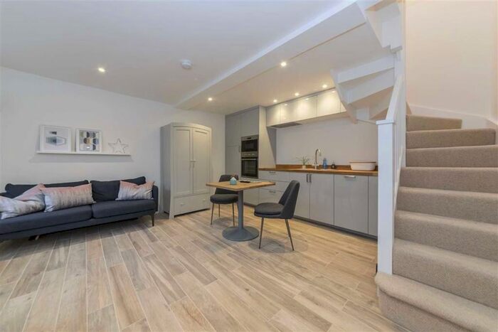 2 Bedroom Property To Rent In Brunswick Mews, London, W1H