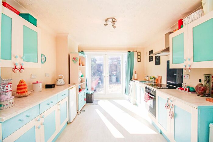 3 Bedroom Terraced House For Sale In Cemetery Road, Hemsworth, Pontefract, WF9