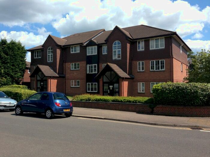 2 Bedroom Flat To Rent In Waverley Road, Enfield EN2