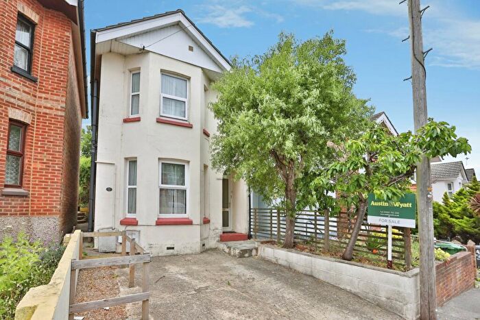 4 Bedroom Semi Detached House For Sale In Gwynne Road, Branksome, Poole, Dorset, BH12