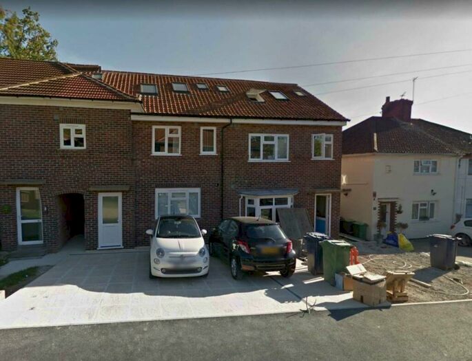 8 Bedroom Semi-Detached House To Rent In Tawney Street (Off Divinity Road) **Student Property **, OX4