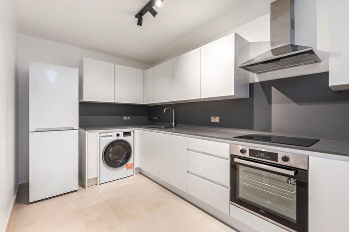 4 Bedroom Flat To Rent In Homerton High Street, London, E9