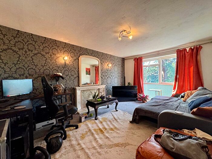 1 Bedroom Flat To Rent In Fairline Court, Beckenham, BR3
