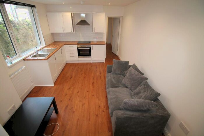 1 Bedroom Flat To Rent In Penylan Road, Roath, Cardiff, CF24