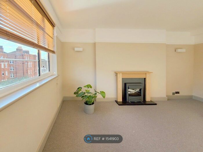 2 Bedroom Flat To Rent In Hamlet Court, London, W6