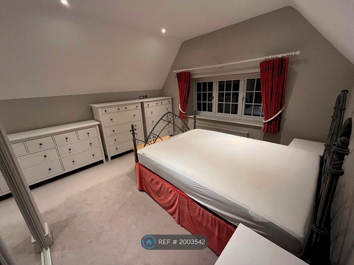 2 Bedroom Flat To Rent In Parkham Mead, Binfield, Bracknell, RG42