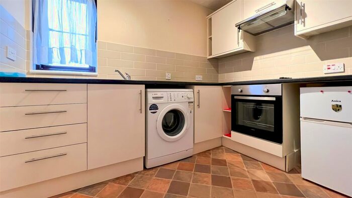 Studio To Rent In Newcourt, Cowley, Uxbridge UB8