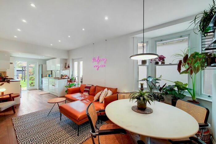 2 Bedroom Flat To Rent In Allison Road, London, N8