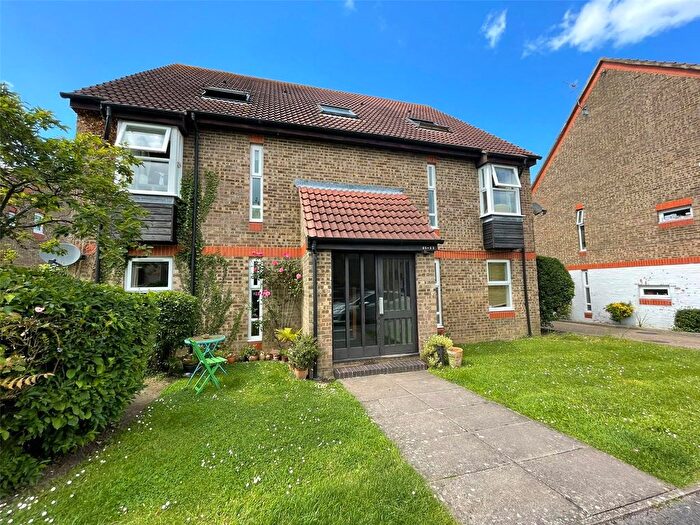 1 Bedroom Flat To Rent In Colburn Crescent, Guildford, Surrey, GU4