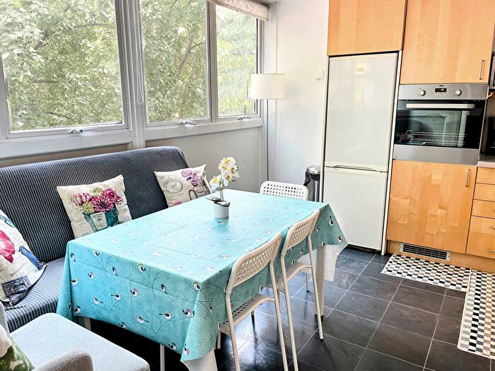 2 Bedroom Flat To Rent In Clipstone Street, London, W1W