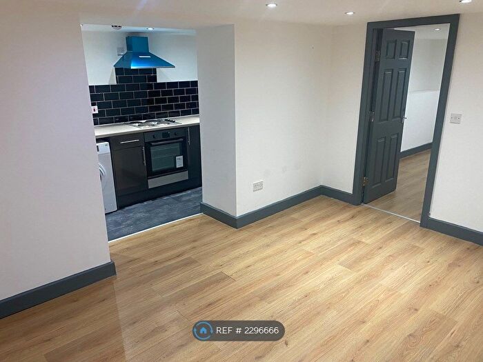 1 Bedroom Flat To Rent In Grange Avenue, Leeds, LS7