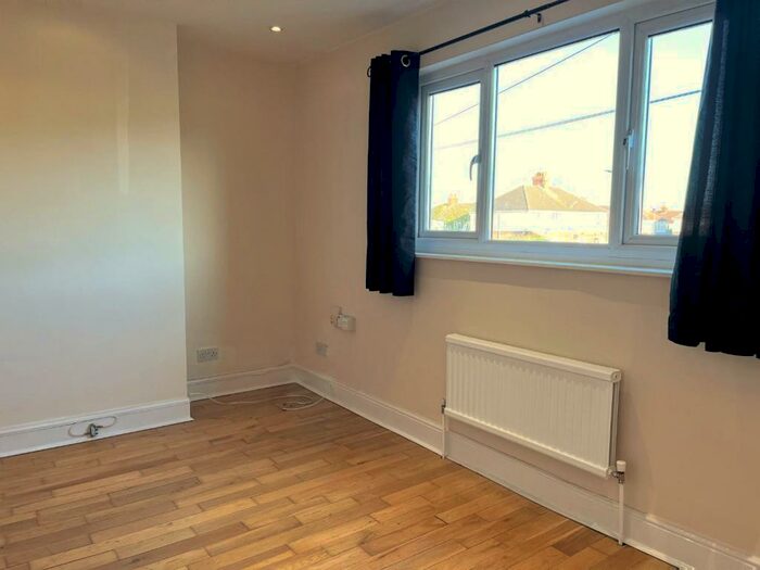 1 Bedroom Flat To Rent In Palmerston Road, Chatham, ME4