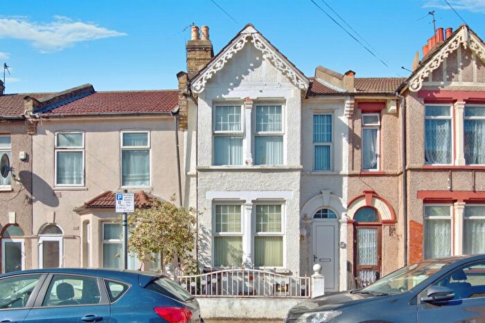 3 Bedroom Terraced House For Sale In Pelham Road, Ilford, IG1