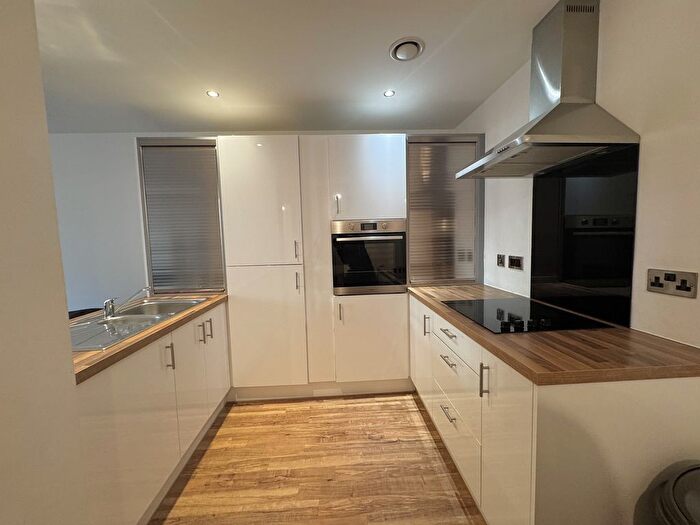 3 Bedroom Flat To Rent In Michigan Avenue, Salford, M50