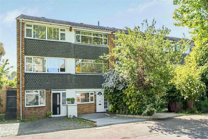 3 Bedroom Terraced House To Rent In Leyland Road, Lee, SE12