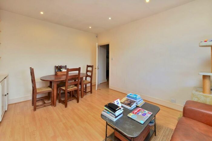 1 Bedroom Flat To Rent In Cantelowes Road, Camden, NW1