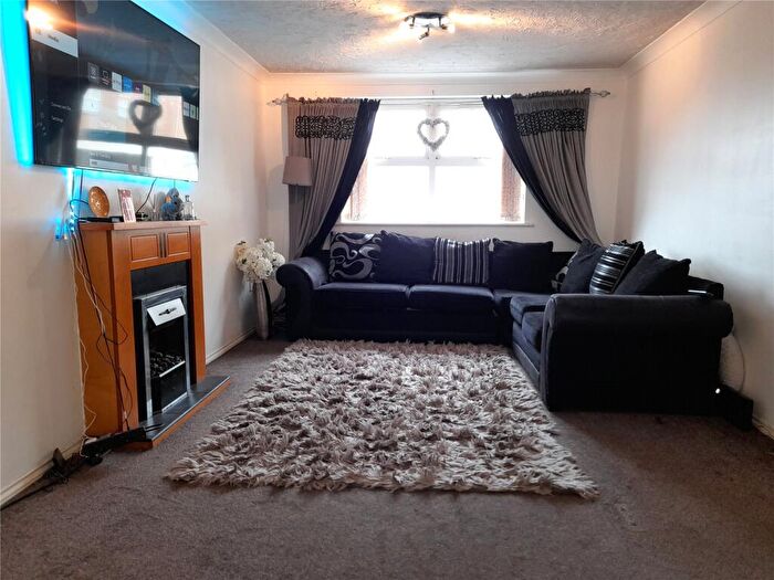 1 Bedroom Flat To Rent In Pickfords Gardens, Slough, Berkshire, SL1