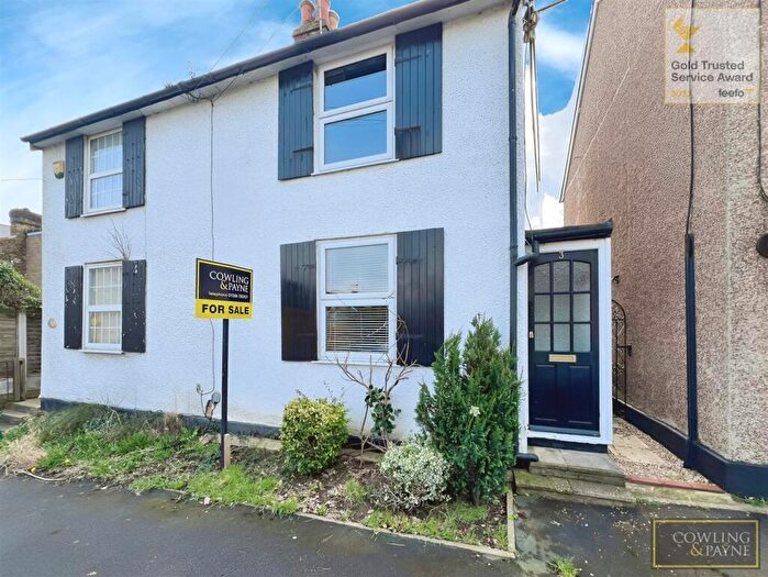 2 Bedroom Semi-Detached House For Sale In Elm Road, Wickford, SS11