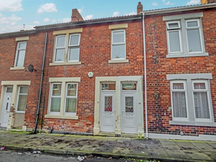 3 Bedroom Flat To Rent In Elsdon Terrace, North Shields, NE29