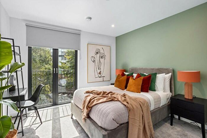 2 Bedroom Apartment To Rent In Plaistow Road, London, E13